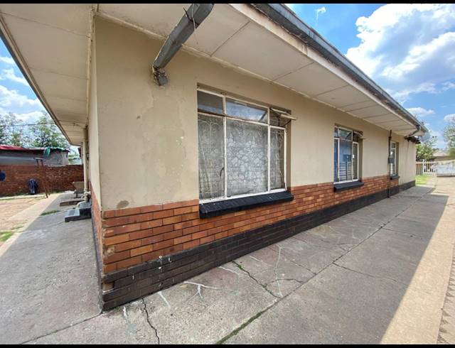20 BEDROOM HOUSE FOR SALE IN VEREENIGING CENTRAL